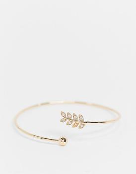 推荐ASOS DESIGN cuff bracelet with delicate leaf and ball detail in gold tone商品
