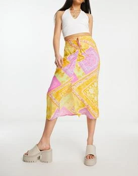 Miss Selfridge | Miss Selfridge ruched front midi skirt in patchwork scarf print,商家ASOS,价格¥92