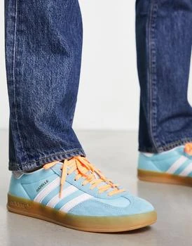 推荐adidas Originals Gazelle Indoor gum sole trainers in blue and white - LBLUE商品