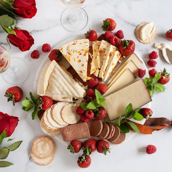 商品igourmet | Four Cheeses Romantic Gift Box,商家Bloomingdale's,价格¥829图片