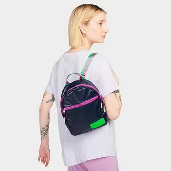 推荐Nike Sportswear Futura 365 Mini Backpack商品