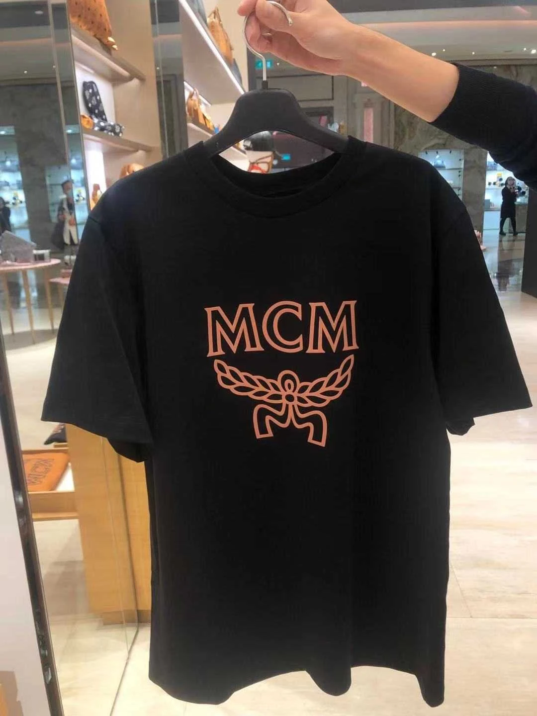 MCM | MCM 纯色图案棉质圆领短袖T恤 男款黑色MHTBSMM09B2000-BLACK BEAUTY 额外5折, 额外五折