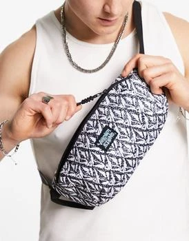推荐Volcom hager bum bag with geo print in white and black商品