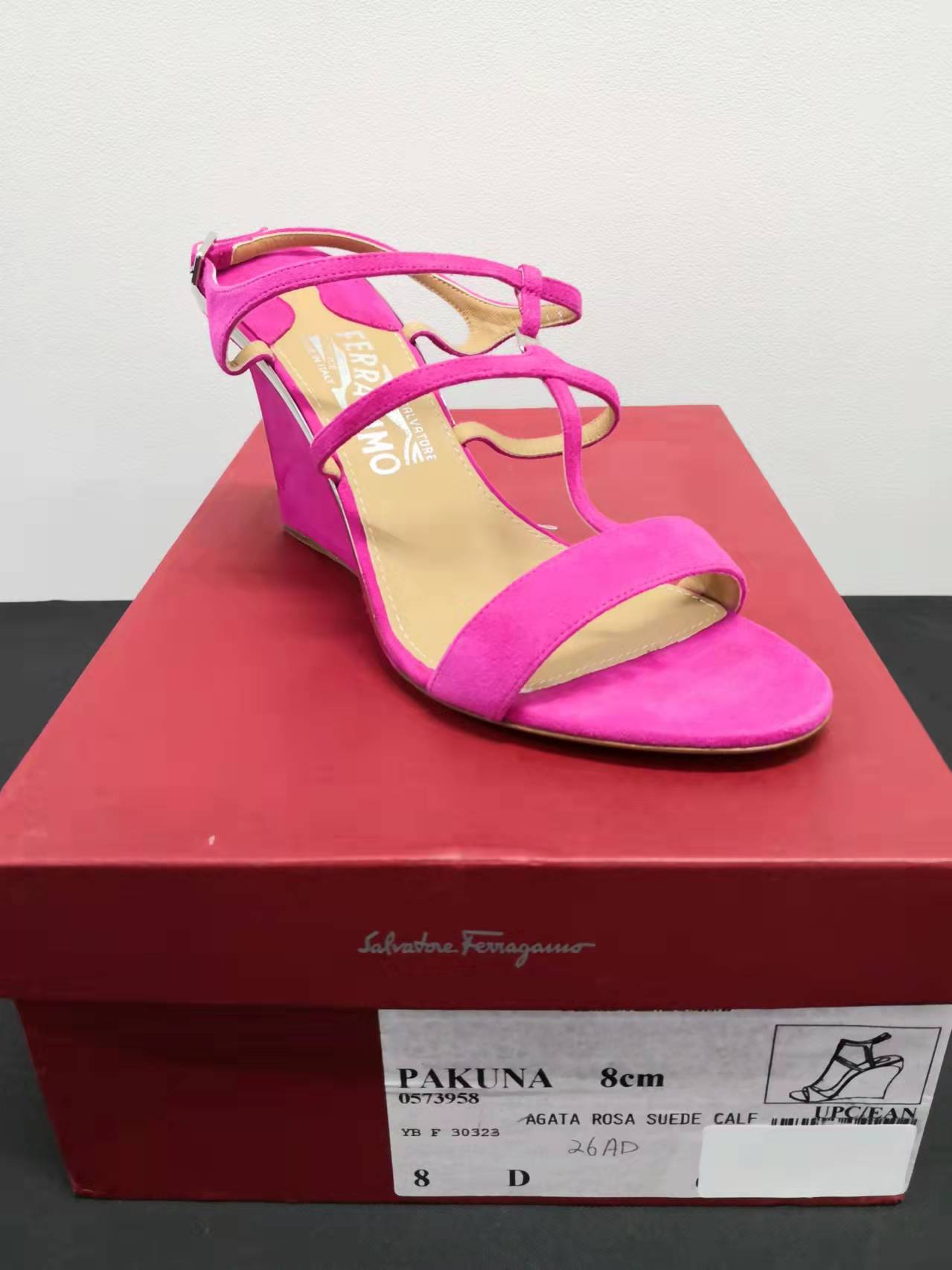 菲拉格慕鞋高跟鞋, Salvatore Ferragamo | SALVATORE FERRAGAMO 女士米色V形鞋面高跟鞋 0573958商品图片 独家减免邮费