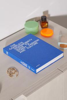 Crossover Culture, Urban Outfitters | The Incomplete: Highsnobiety Guide to Street Fashion and Culture By Gestalten商品图片 额外9.5折, 额外九五折