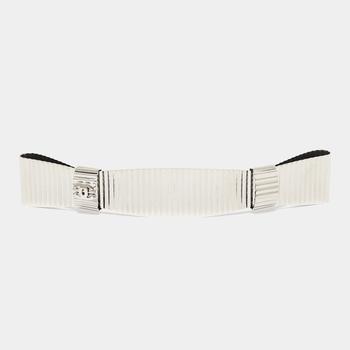 商品Chanel CC Textured Double Bow Silver Tone Barrette,商家The Luxury Closet,价格¥4017图片