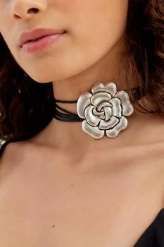 Urban Outfitters | Rosette Cord Wrap Choker Necklace,商家Urban Outfitters,价格¥39