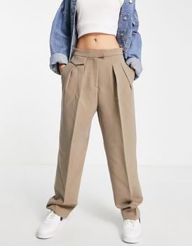推荐Urban Revivo pleat front trousers in beige商品