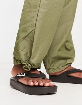 Crocs | Crocs platform flip flops in black商品图片,