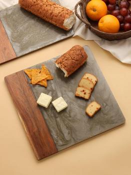 商品Brown Resin & Wood Cheese Board图片