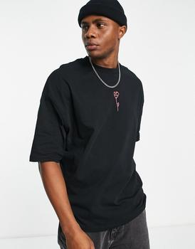 推荐ASOS DESIGN oversized t-shirt in black with rose print商品