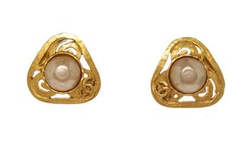 [二手商品] Chanel | Chanel Gold Triangle Pearl Earrings商品图片,