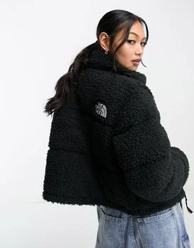 推荐The North Face Nuptse cropped borg down puffer jacket in black商品
