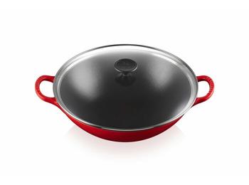 商品Le Creuset | Wok 32cm en fonte émaillée cerise avec couvercle en verre,商家The Village Outlet,价格¥1769图片
