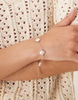 ASOS | ASOS DESIGN bracelet with faux pearl shells in gold tone,商家ASOS,价格¥56
