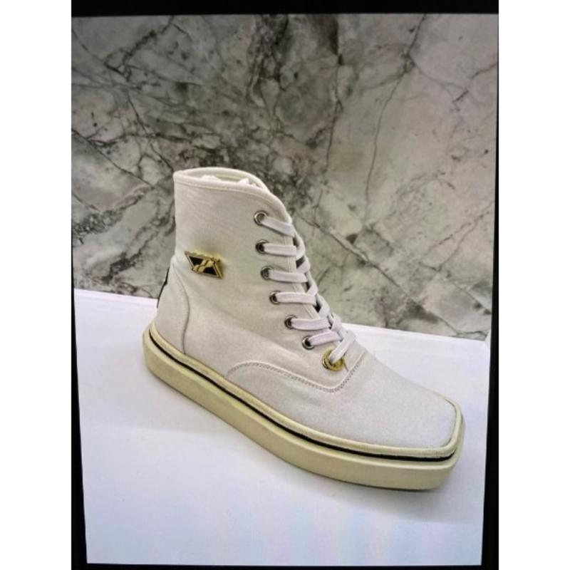推荐WE11DONE 白色女士帆布鞋 WD-AO1-21-502-W-WH 【韩国产地商品，大陆地区收货约30-40天】商品