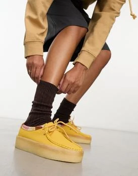 推荐Clarks Originals Wallabee cup shoes in yellow商品