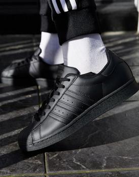 推荐adidas Originals Superstar trainers in triple black商品