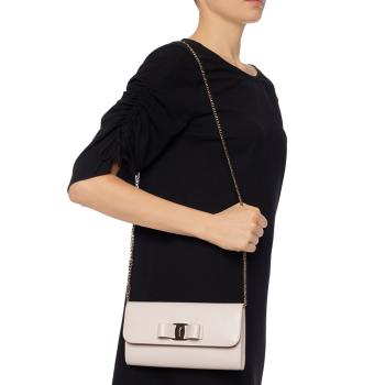牛皮菲拉格慕皮带, Salvatore Ferragamo | SALVATORE FERRAGAMO 女士灰白色牛皮蝴蝶结迷你单肩包 22-D523-705295商品图片 独家减免邮费