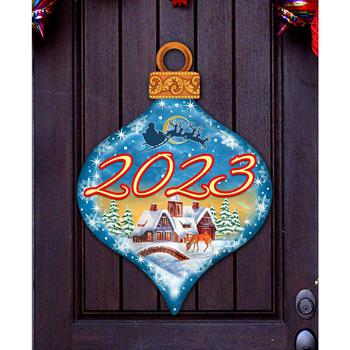 商品Designocracy | 2023 Dated Christmas Village Wooden Door Hanger Wall Decor G. DeBrekht,商家Macy's,价格¥1130图片