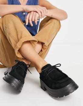 推荐ASOS DESIGN Mitch suede chunky lace up flat shoes in black商品