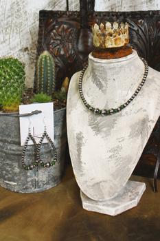 商品Al Zuni Global Jewelry | Women'S 14" Navajo Pearls Choker And Earrings in Dark Green Turquoise,商家Premium Outlets,价格¥800图片