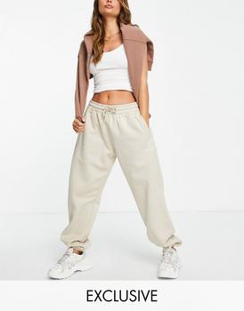 Fila | Fila oversized joggers with tonal branding in ecru商品图片,