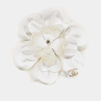 Chanel | Chanel Camelia Resin Two Tone Brooch,商家The Luxury Closet,价格¥6325
