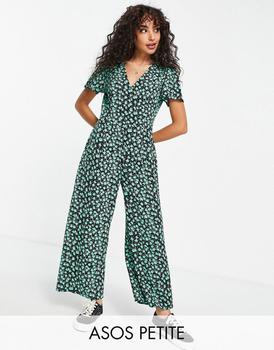 商品ASOS DESIGN Petite bubble short sleeve tea culotte jumpsuit in black and green floral,商家ASOS,价格¥235图片