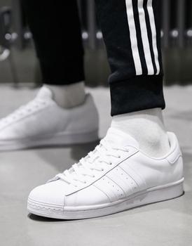 推荐adidas Originals Superstar trainers in triple white商品