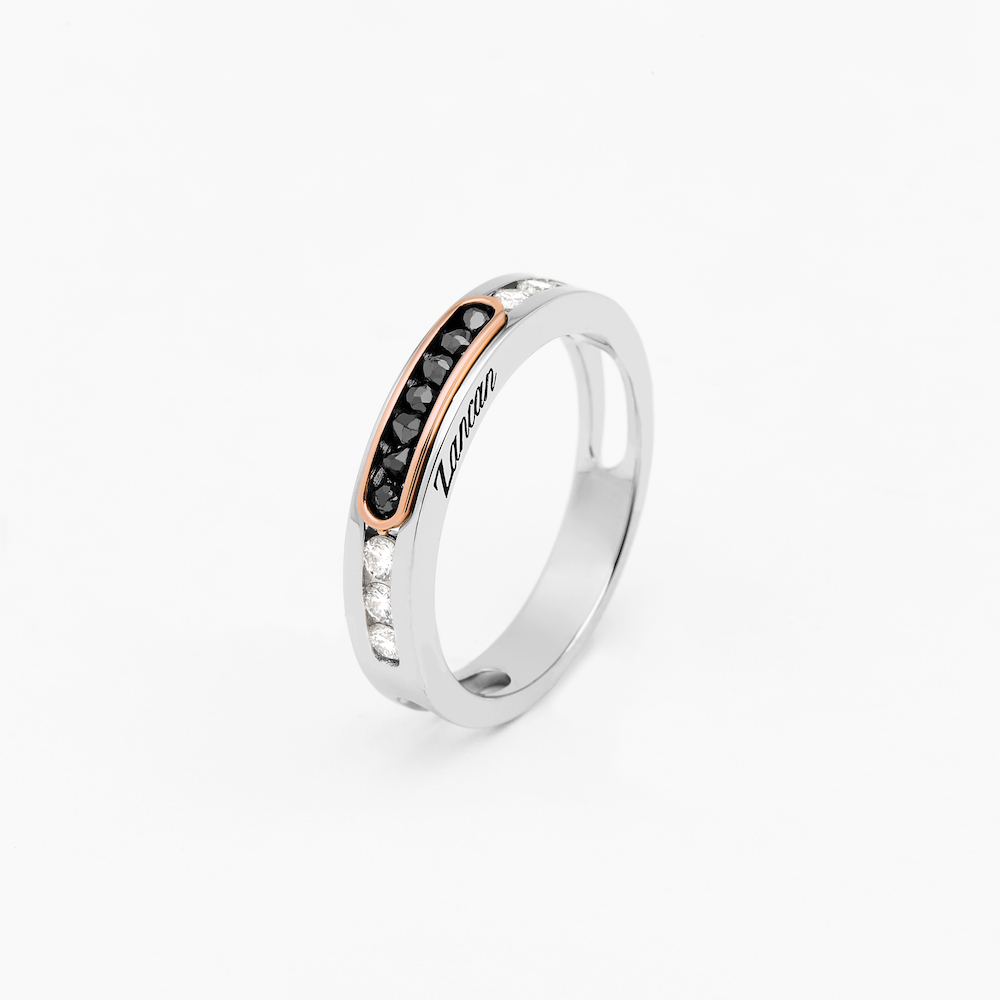 商品Zancan | 18k white gold ring with white and black diamonds.,商家Zancan Gioielli,价格¥21135图片