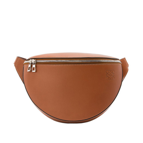 罗意威短袖衣服, Loewe | 【包税】LOEWE/罗意威 22春夏新款 男士棕色植鞣牛皮革Anagram和徽标压纹可单肩斜挎腰包B687D16X01-2530商品图片 7.9折×额外9.5折, 包邮包税, 额外九五折