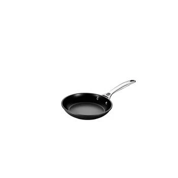 Le Creuset | Hard Anodized Aluminum Nonstick 8" Fry Pan,商家Macy's,价格¥1063