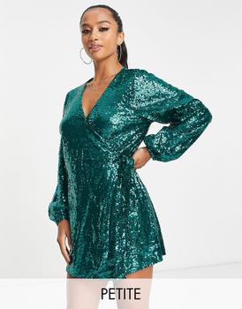 推荐In The Style Petite exclusive sequin wrap detail mini dress in emerald green商品