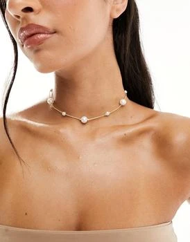 ASOS | ASOS DESIGN short necklace with mixed sized faux pearl in gold tone,商家ASOS,价格¥60