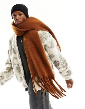 推荐ASOS DESIGN fluffy blanket scarf in brown商品