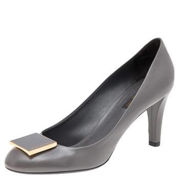 lv高帮鞋, [二手商品] Louis Vuitton | Louis Vuitton Grey Leather Metal Logo Embellished Pumps Size 38.5商品图片 6.5折, 满1件减$100, 满减