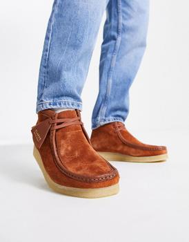 推荐Clarks Originals wallabee boots in tan suede商品