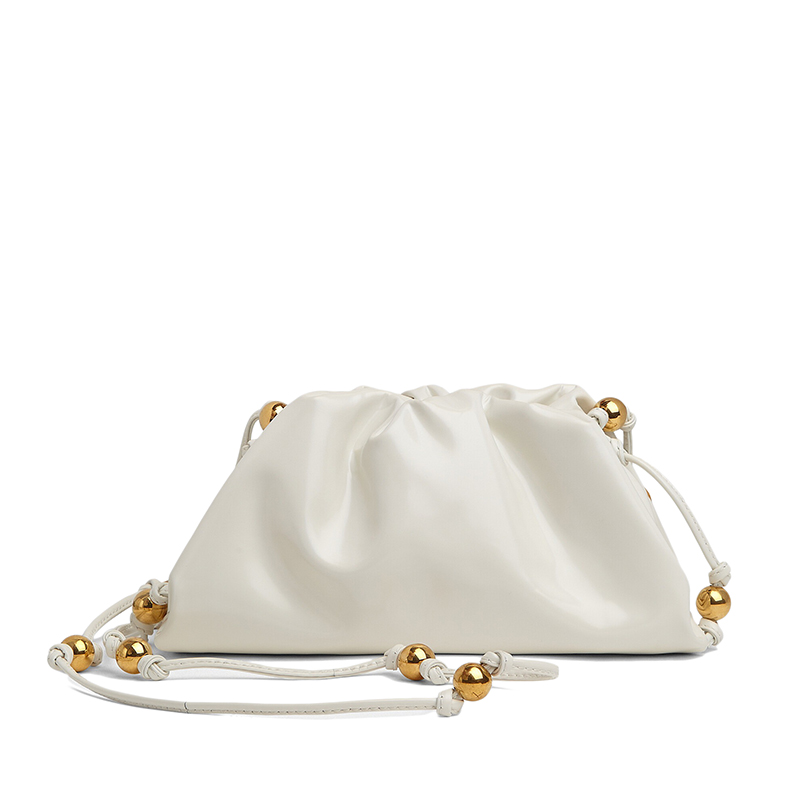 时尚PRIVATE WHITE V.C.男装, Bottega Veneta | 【包税】Bottega Veneta/葆蝶家   POUCH系列 女士迷你白色牛皮革金色圆珠装饰手拿包680186V1C309009商品图片 额外9.5折, 包邮包税, 额外九五折