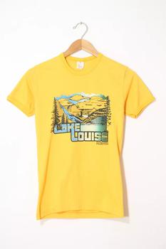 Urban Outfitters | Vintage Lake Louise Alberta Banded Collar and Sleeve T-shirt Made in Canada商品图片,