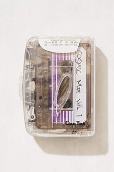 商品Urban Outfitters | 透明磁带播放器（不含磁带，附赠耳机）,商家品牌清仓区,价格¥233图片