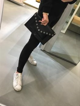 推荐Celine 女士单肩包 109433BB338NO 黑色商品