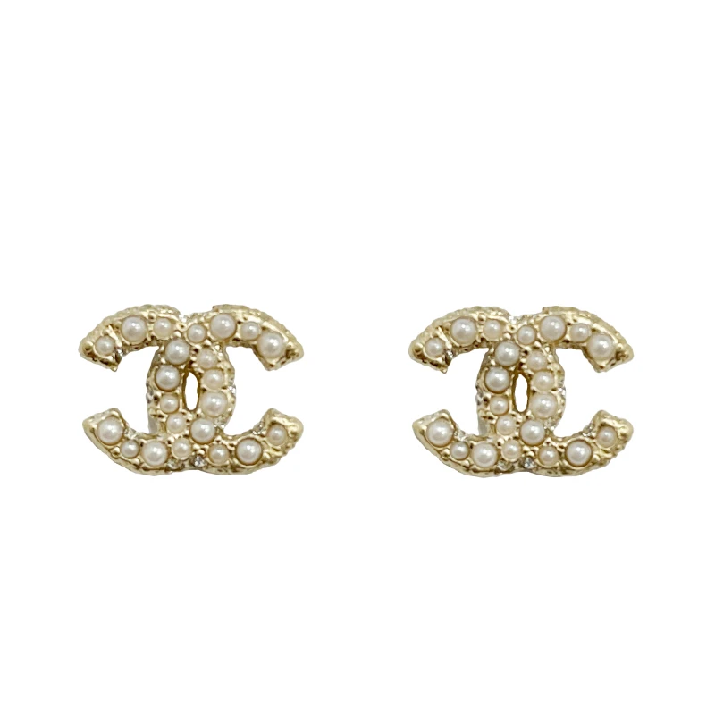 Chanel | 【现货】香奈儿 女士经典镶嵌白色树脂珍珠金色双C耳钉A64766B06258ND321,商家VP FRANCE,价格¥4587