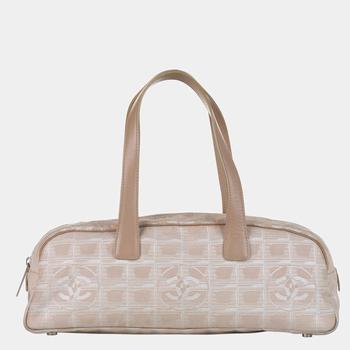 推荐Chanel Brown New Travel Line Nylon Handbag商品