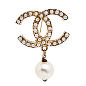 商品Chanel CC Faux Pearls and Gold Tone Metal Brooch图片