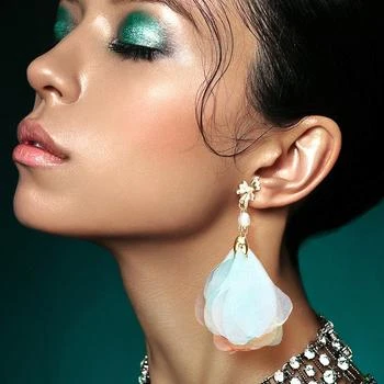 FASHNZFAB | Oversized Pearl Pointed Flower Petal Earrings - Multi,商家Premium Outlets,价格¥170