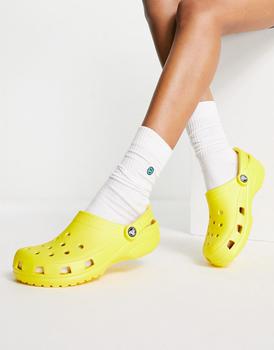 推荐Crocs classic clogs in lemon商品