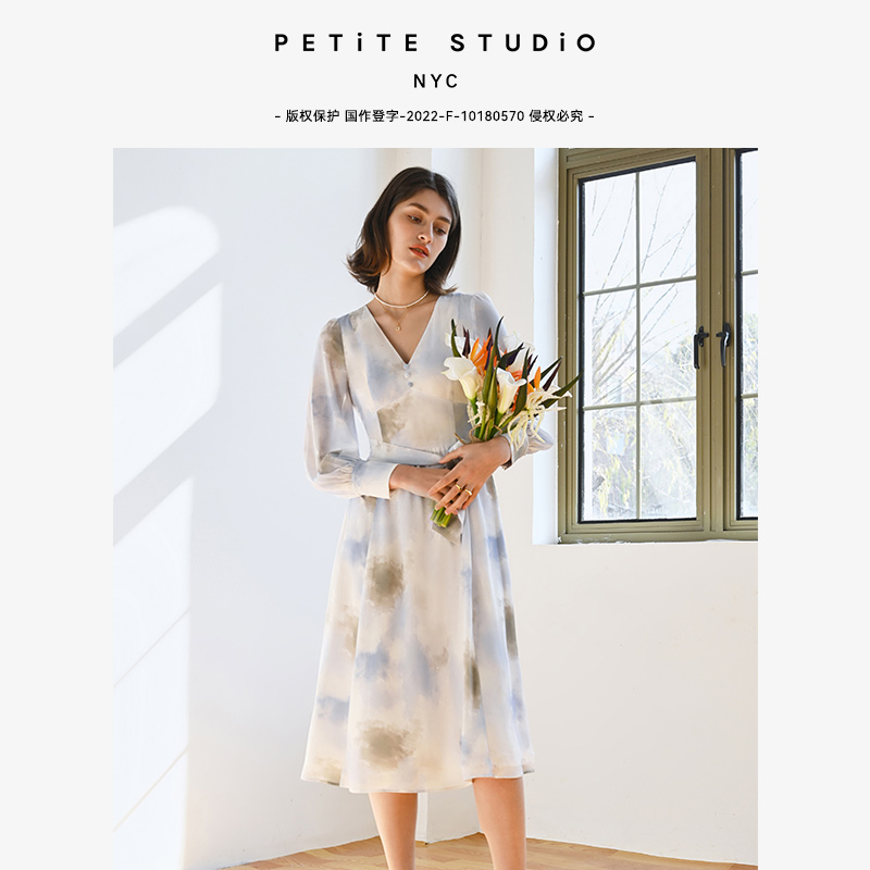 Petite Studio NYC | Blythe水彩丝质浪漫氛围感V领连衣裙 | Blythe Dress - Watercolor商品图片,额外5折, 包邮包税, 额外五折