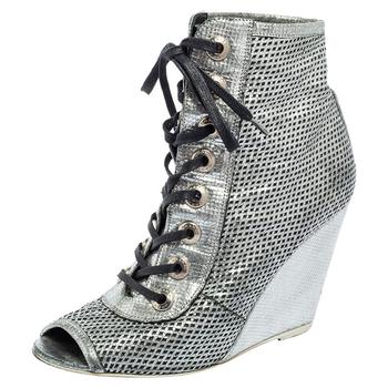 美国香奈儿鞋, [二手商品] Chanel | Chanel Silver Perforated Leather Peep Toe Wedge Booties Size 38商品图片 7.5折, 满1件减$100, 满减