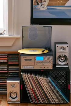 Crosley | Crosley Eclipse Record Player Entertainment Center,商家Urban Outfitters,价格¥1465